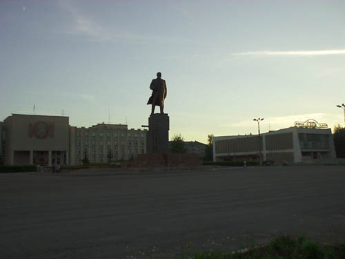 Памятник В.И.Ленину -- чуть другой ракурс