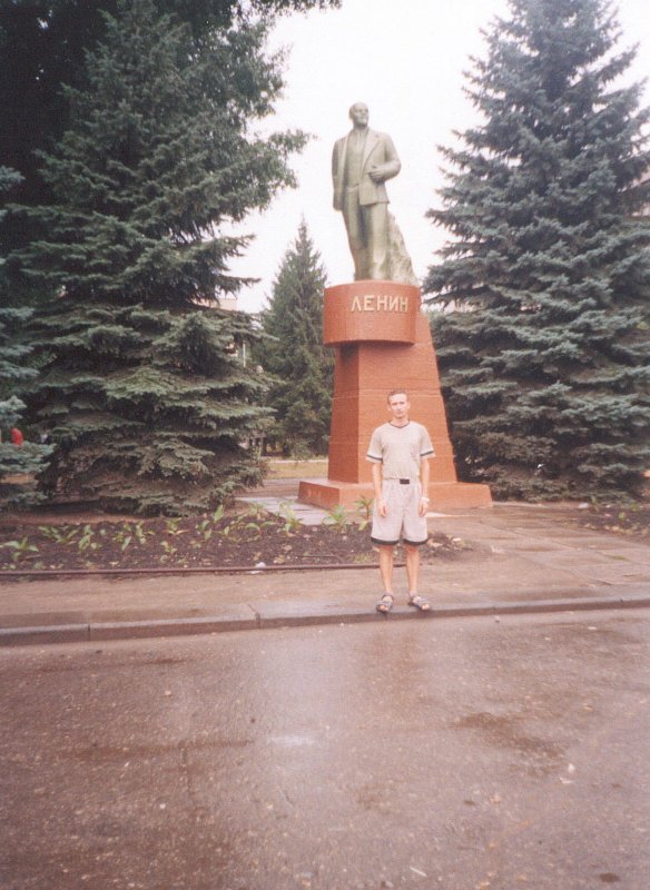 Памятник В.И.Ленину -- Памятник В.И.Ленину